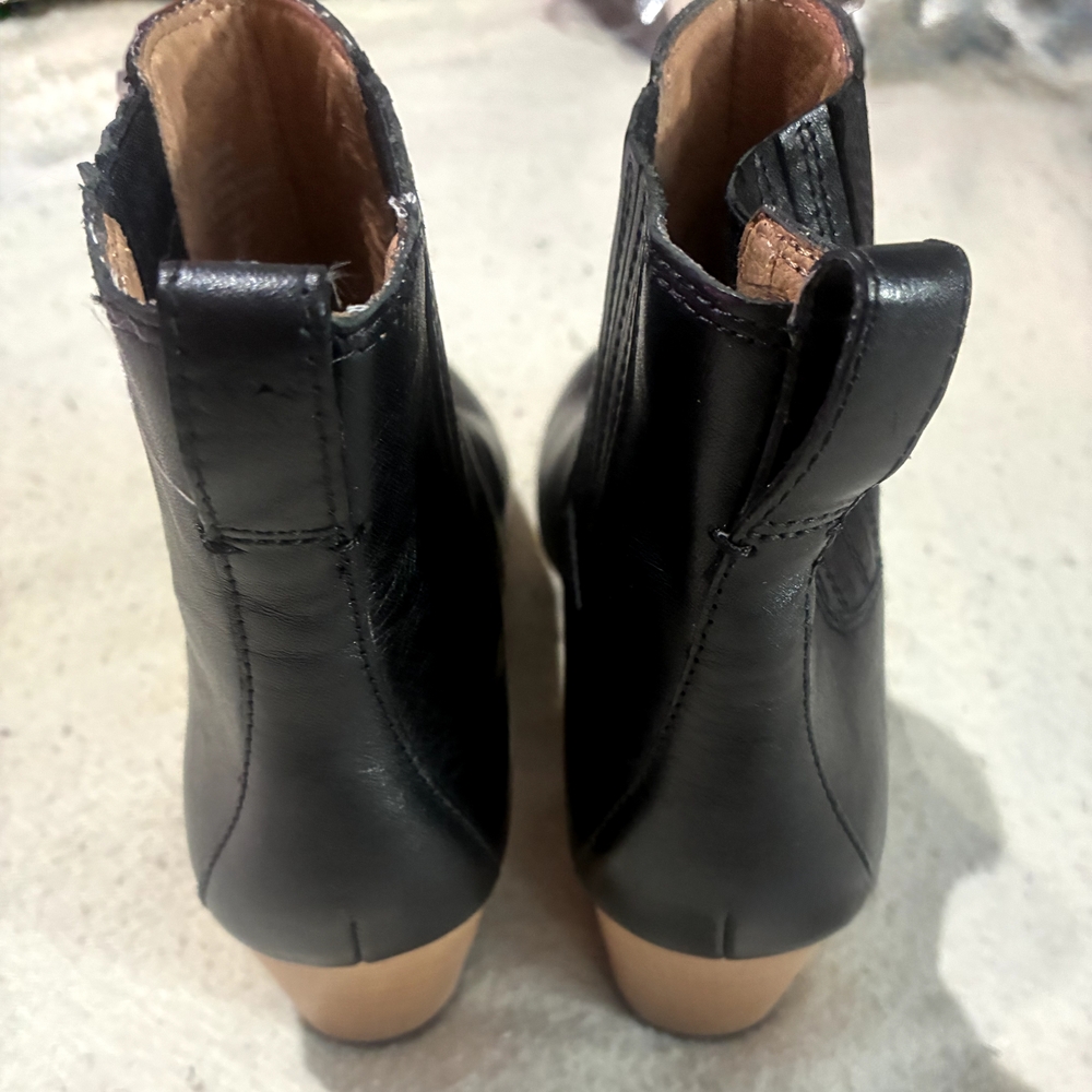 Madewell Black Ankle Boots with Natural Sole - Picture 2 of 2